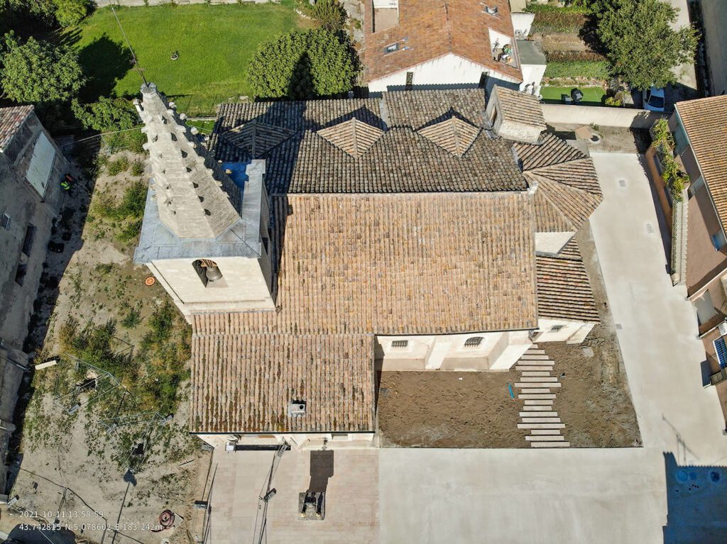 Eglise de Sénas - Drone Pixels
